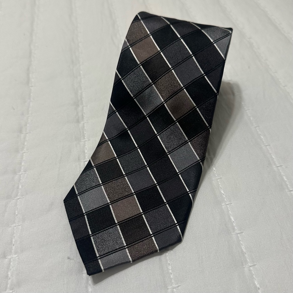 Van Heusen Men's 100% Silk Tie Geometric Diamond Black Grey Brown Necktie